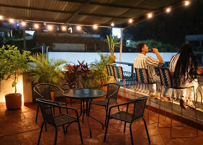 La Familia Hostel - Parque Poblado Medellín